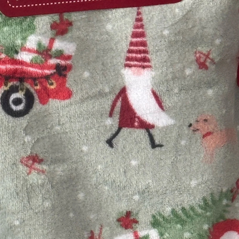 BERKSHIRE CHRISTMAS HOLIDAY THROW BLANKET W/ SANTA DOGS TRUCKS TREES PRESENTS